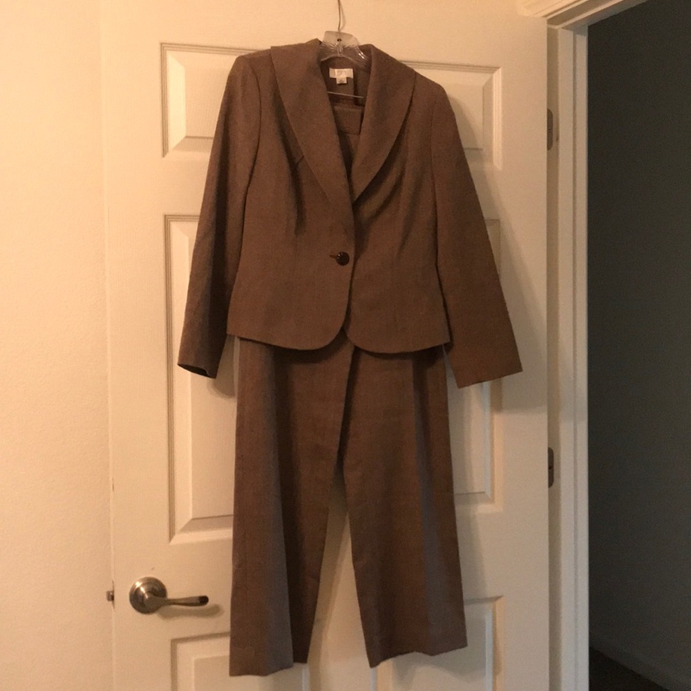 Ann Taylor Loft Suit size 8